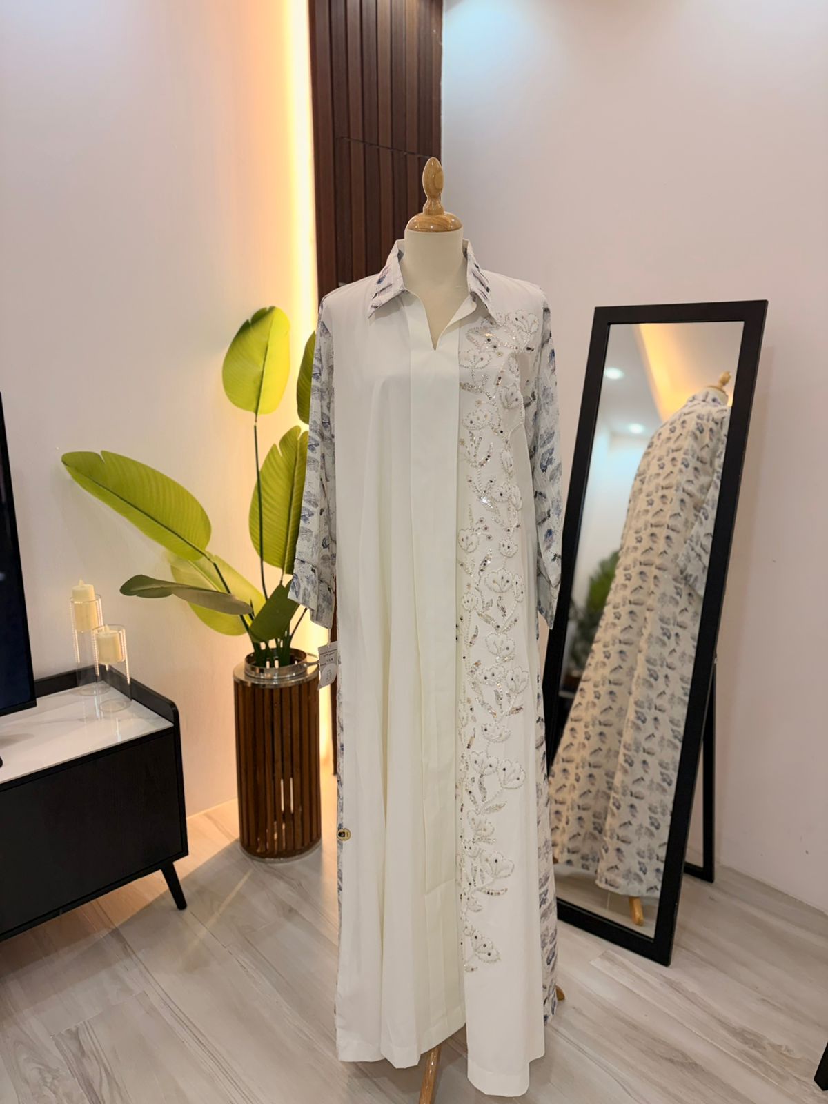 White With Flowers Kuwaiti Jalabyia Dress